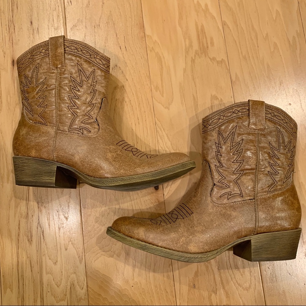 Women’s cowboy booties 7.5
